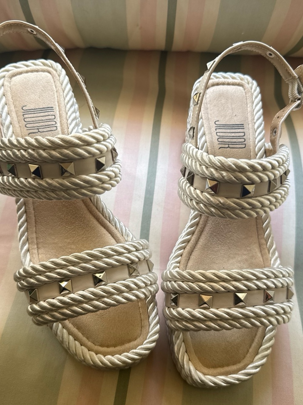 NWOT Jildor Rope-Detail Stud Espadrilles in White and Gold